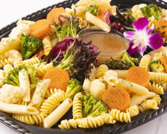 野菜とショートパスタのサラダ仕立て オードブル料理の宅配 ケータリングサービスなら オードブル ラ フェスタ
